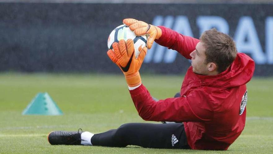 Rubén Blanco, ayer, en el entrenamiento en A Madroa. // Alba Villar