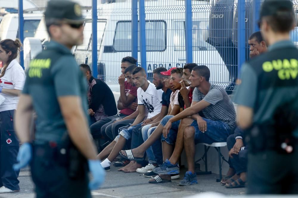 Llega a Tabarca un centenar de inmigrantes en cuatro pateras