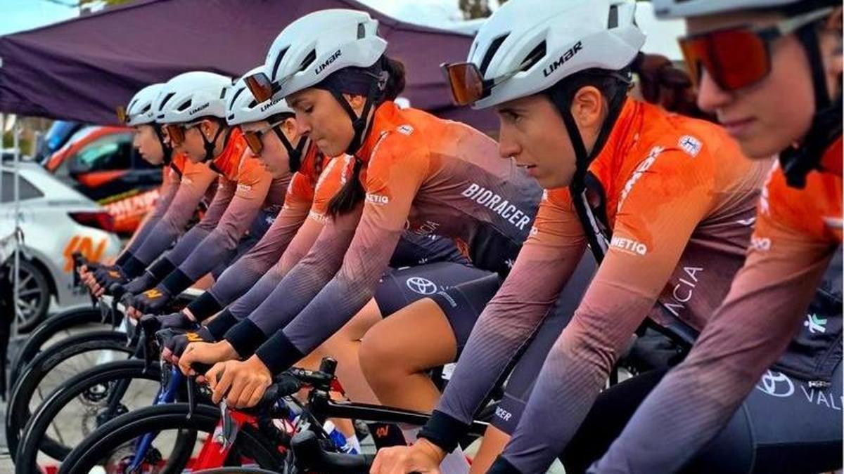 El equipo de Toyota Valencia se prepara para la salida.