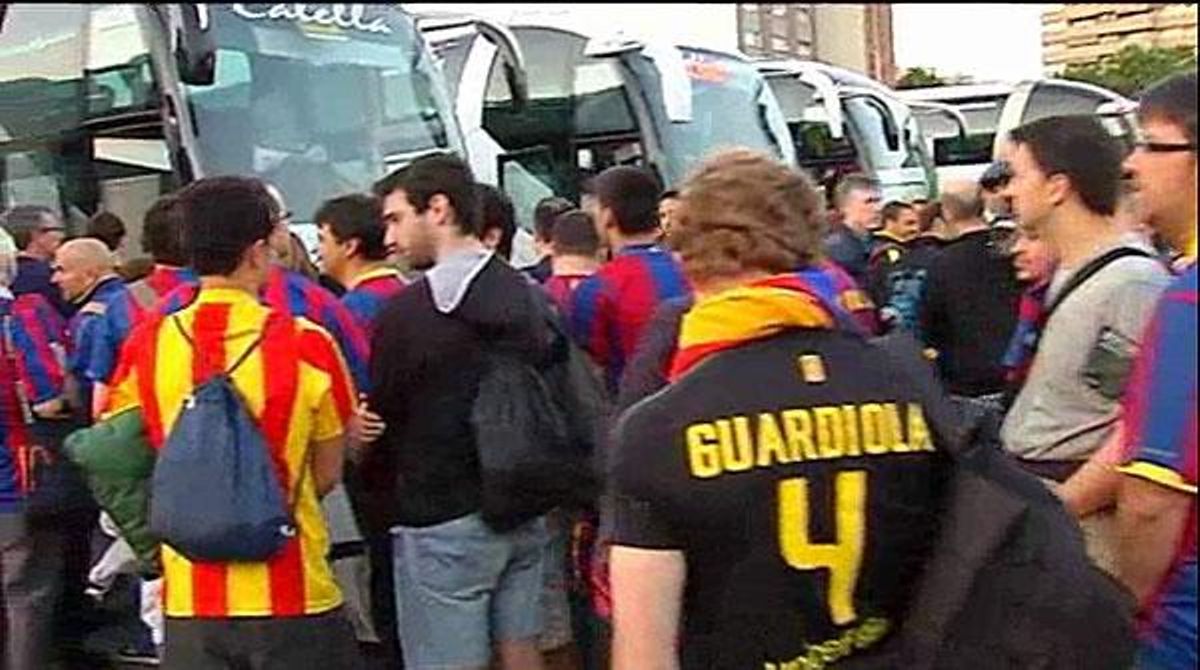 Els aficionats del Barcelona deixen la ciutat per veure la final de la Copa del Rei a Madrid