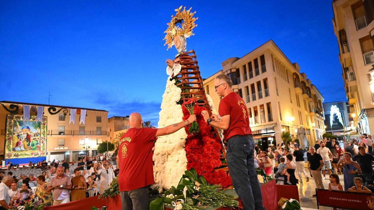 sin el campo pero con el Misteri d’Elx y la Venida de la Virgen