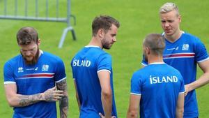 Varios jugadores de Islandia, en un entrenamiento.