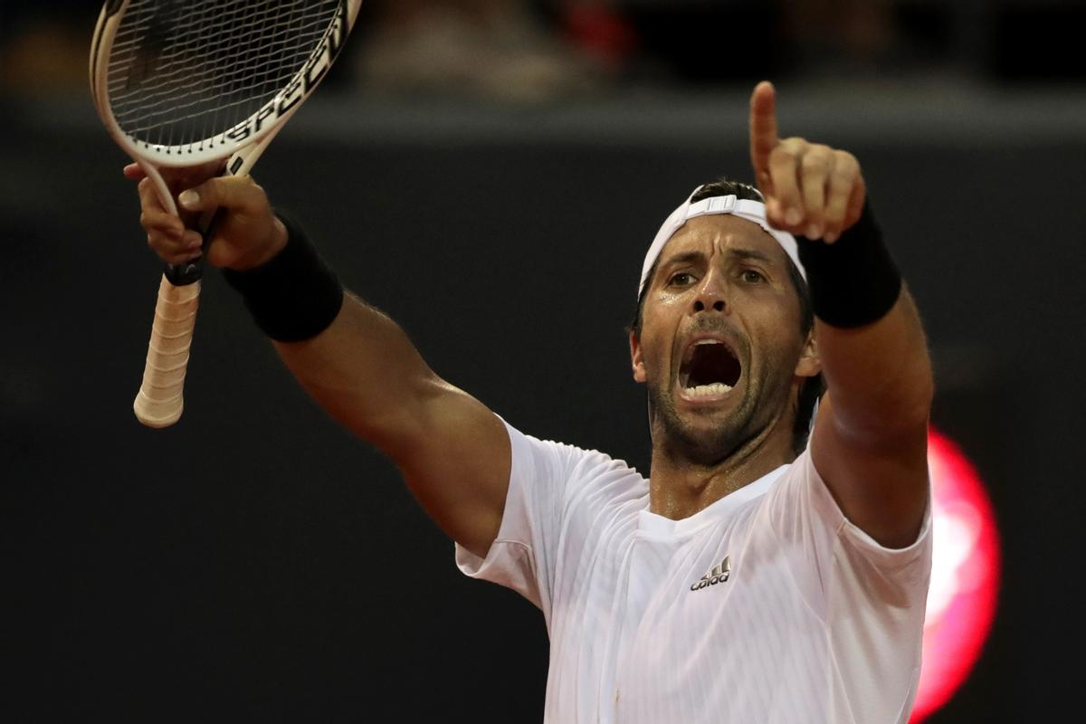 Fernando Verdasco de España celebra al vencer a Dusan Lajovic de Serbia hoy, en un partido del cuarto día del Abierto de Tenis de Río de Janeiro (Brasil). EFE/Andre Coelho