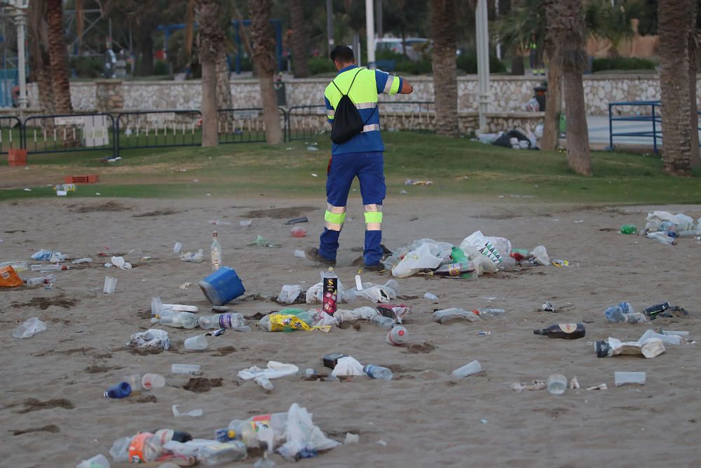 Así amanecen las playas malagueñas después de la noche de San Juan