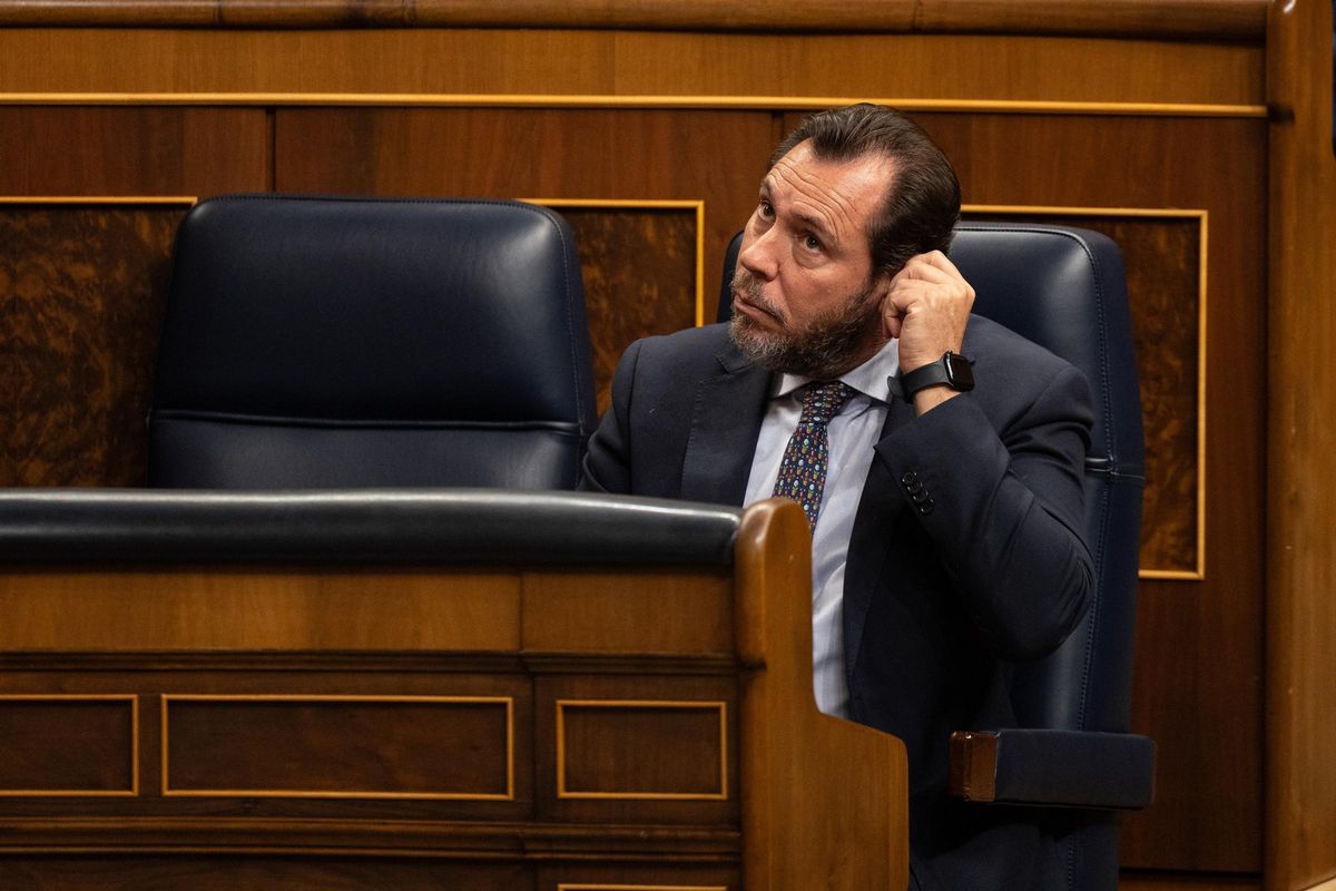 Óscar Puente culpa els incendis i l’antiguitat dels trens dels retards ferroviaris Óscar Puente culpa els incendis i l’antiguitat dels trens dels retards ferroviaris