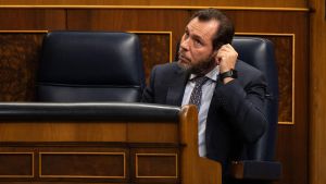 Óscar Puente culpa els incendis i l’antiguitat dels trens dels retards ferroviaris