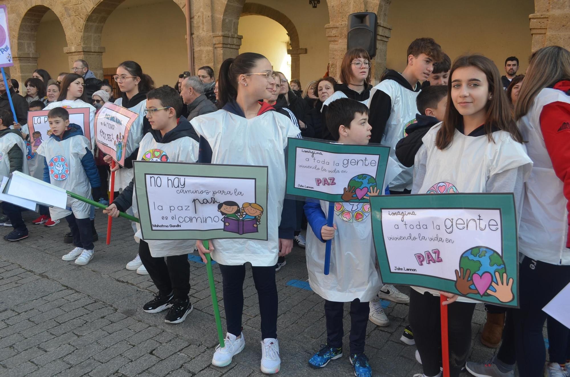 GALERÍA | Los colegios e institutos de Benavente celebran el Día de la Paz