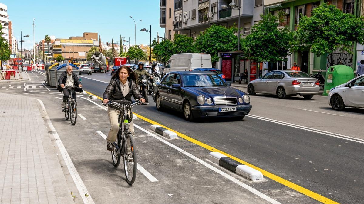 Nuevo tramo del carril bici de la calle San Vicente