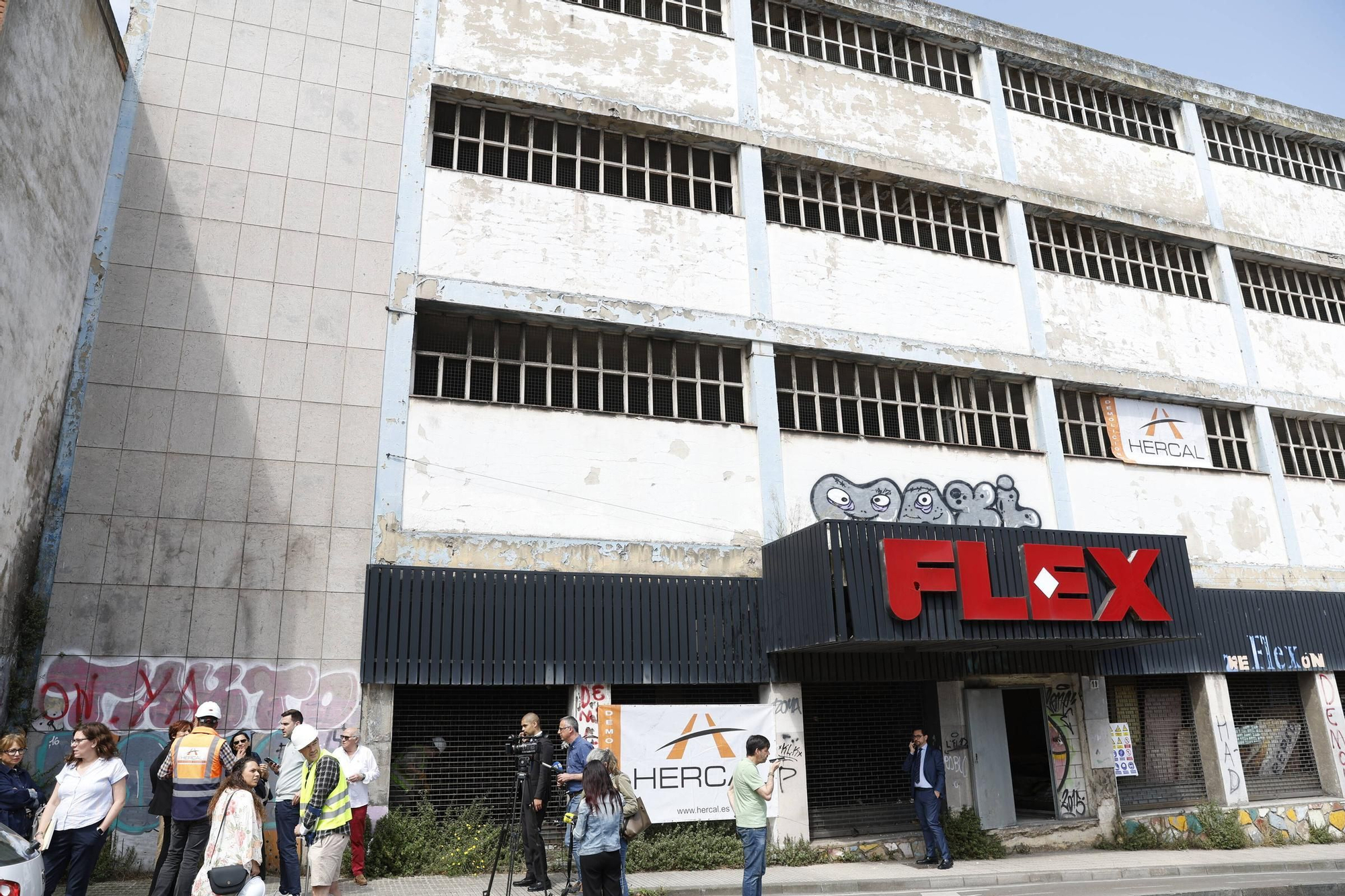 Así avanza la demolición de la nave de Flex