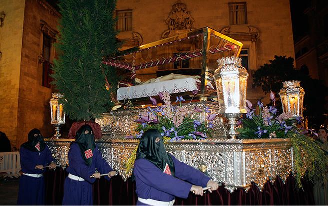 El recorrido se inicia a las 19 horas desde la Plaza de Sant Francesc hasta la iglesia de Nostra Senyora dels Socors, donde posteriormente se celebra la ceremonia del Santo Entierro.