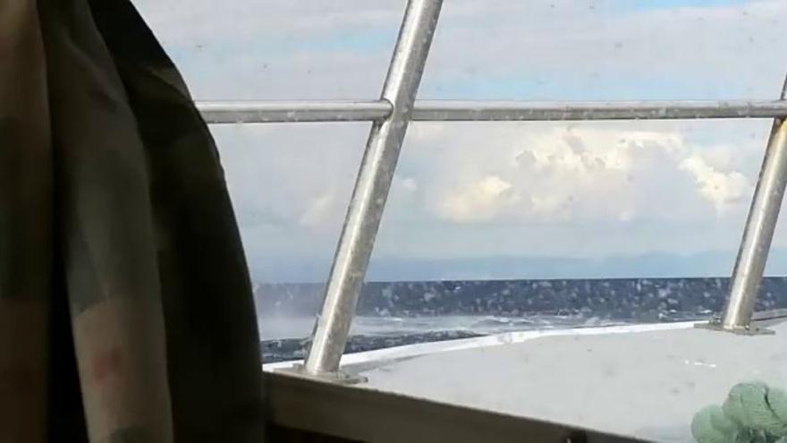 Una manga marina sorprende a un barco que navegaba en Castellón