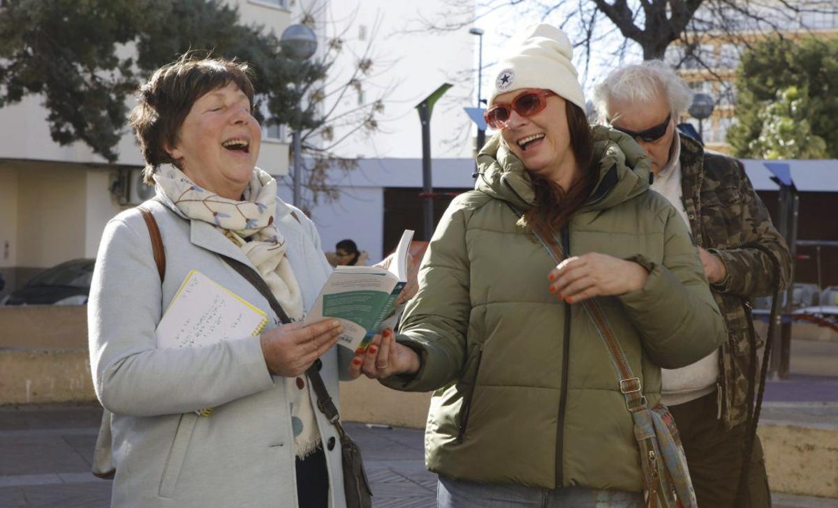 Halt an der Plaça de l’Estació.  | FOTO: NELE BENDGENS