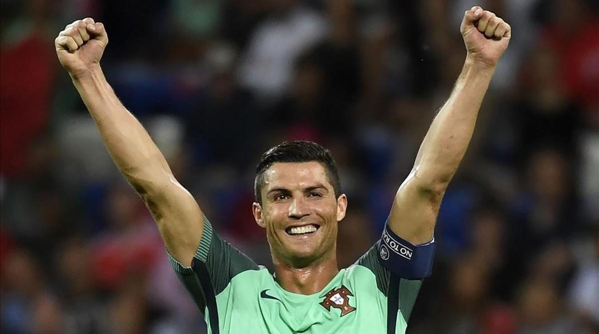 rpaniagua34606871 topshot   portugal s forward cristiano ronaldo reacts as por160707111246