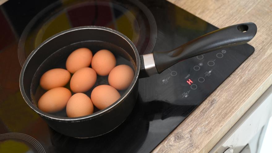 La tabla para cocer unos huevos perfectos: duro, poché, mollet...