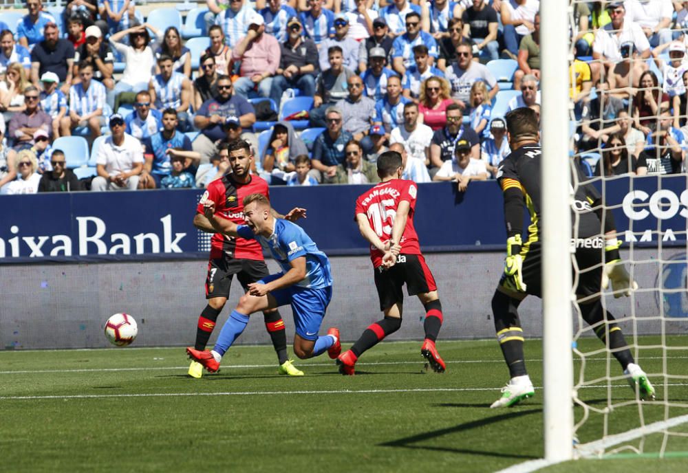 Un tanto de Leo Suárez a cinco minutos del final le da la victoria y los tres puntos al RCD Mallorca en su visita a La Rosaleda, en un duelo de aspirantes al ascenso a Primera División que comenzaban la jornada empatados a puntos.