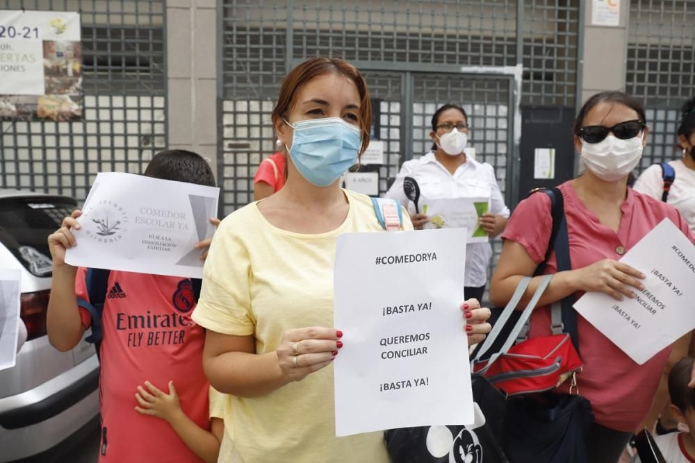 Manifestación en el colegio Altabaca por la falta de comedor escolar