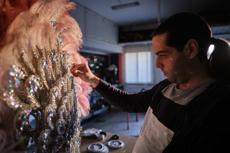 Carnaval: taller del diseñador Jorge González