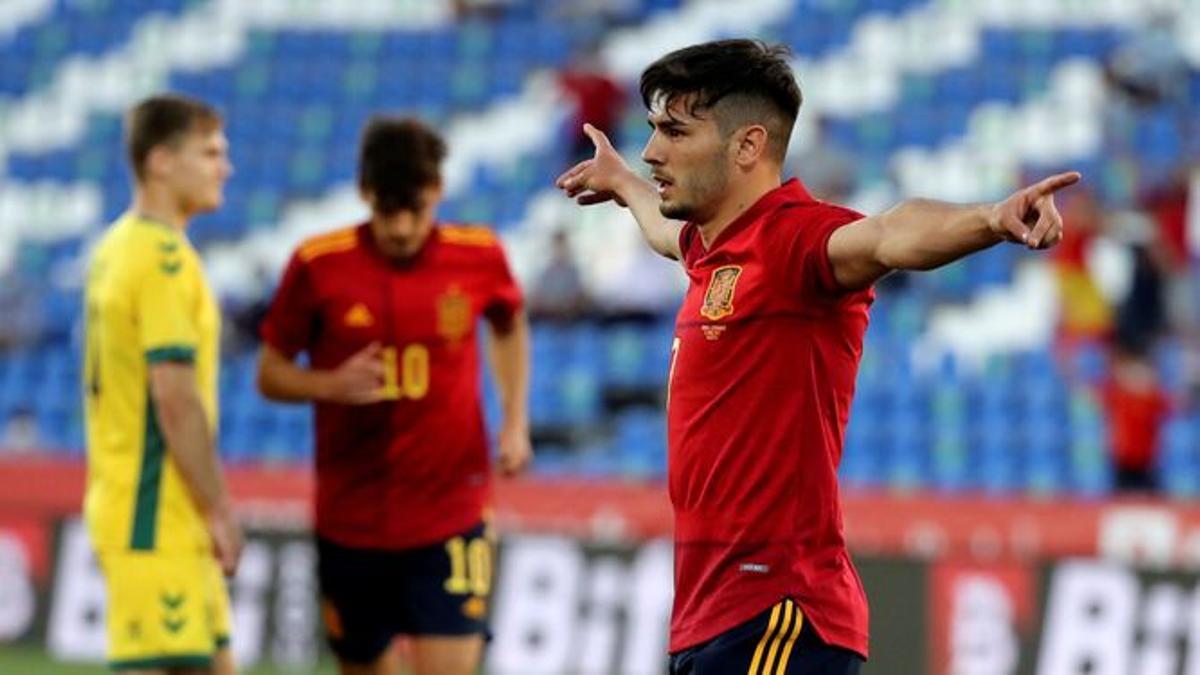 Brahim Diaz celebrando un gol con la seleccion espanola