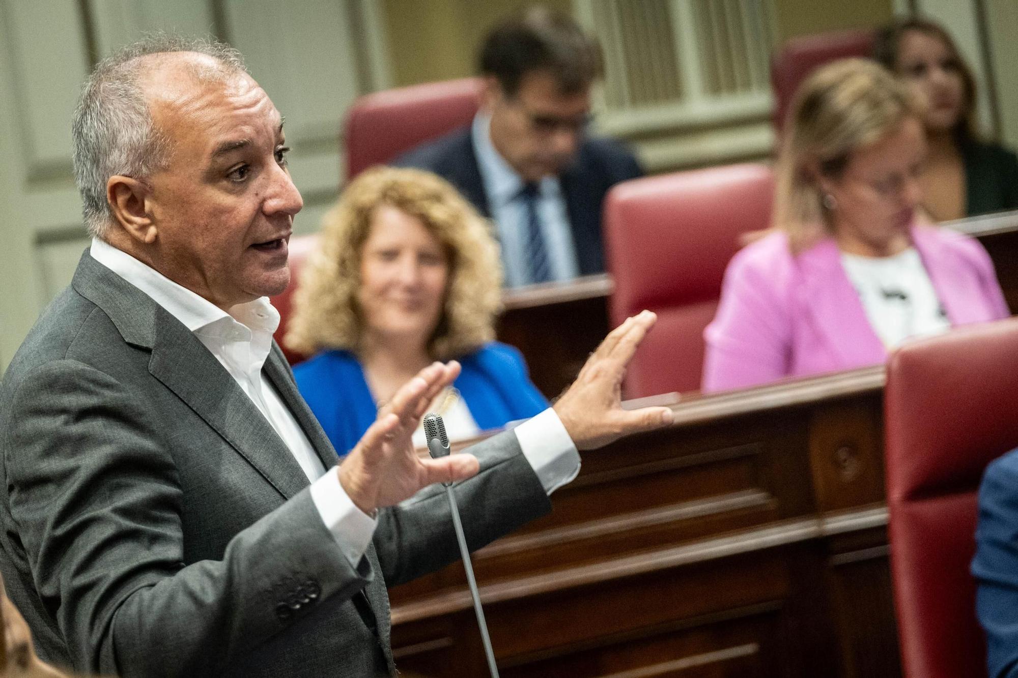 Pleno del Parlamento de Canarias (12.12.09)