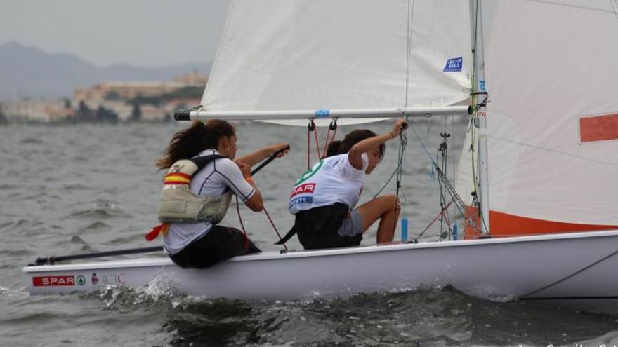 Las hermanas Coello, en una regata.