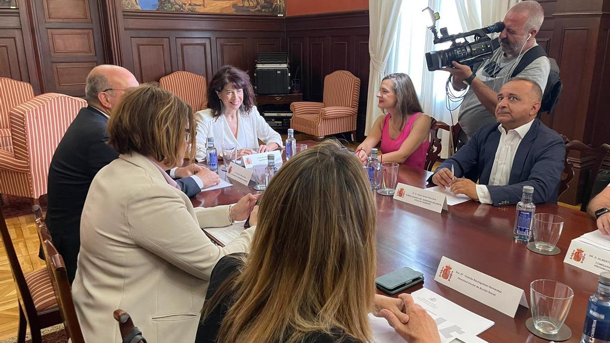 Ana Redondo en la reunión de trabajo en Tenerife