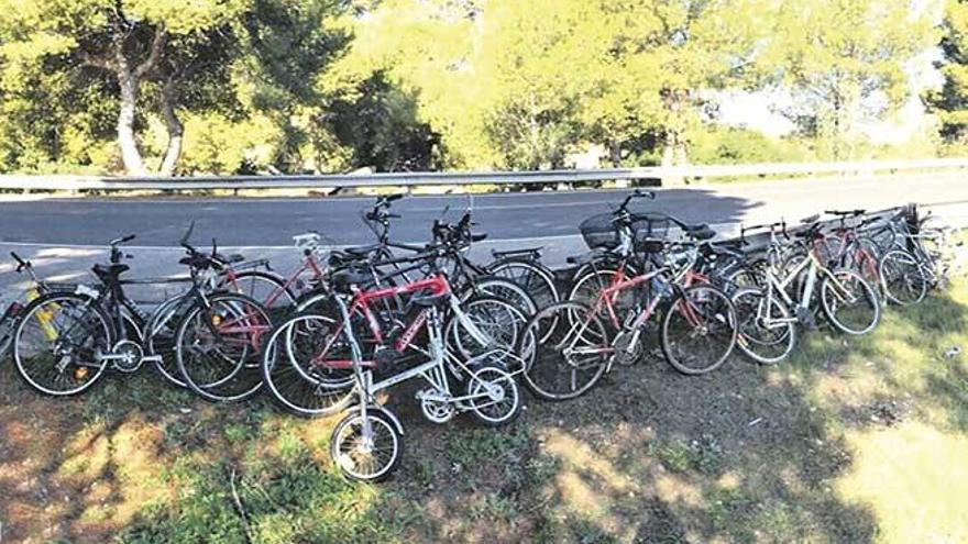 Las bicicletas de dudosa procedencia halladas por la Policía Local el pasado domingo.