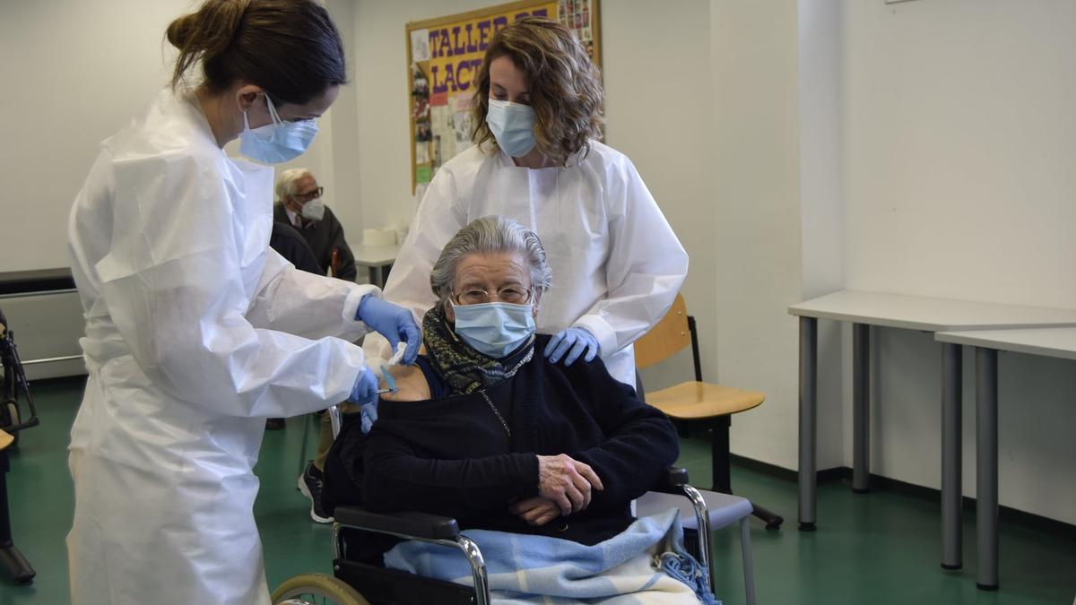 Vacunas a mayores de 90 años en Burjassot