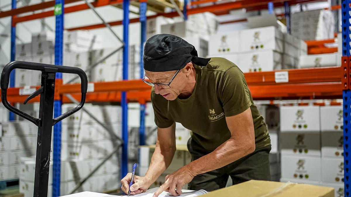 Preparación de mercancía en Sagacor.