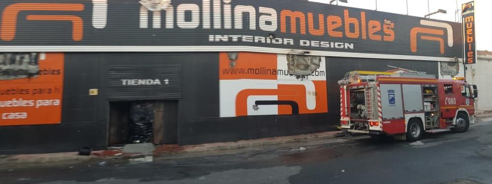 Así ha quedado Mollina Muebles tras el incendio sufrido en la noche del  jueves - La Opinión de Málaga