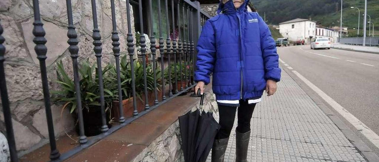 Loli Fernández, con atuendo invernal, ayer en Pajares.