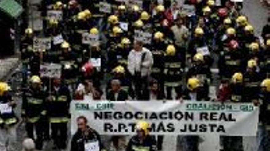 Los bomberos reinician actos de protesta &quot;por incumplimientos&quot;