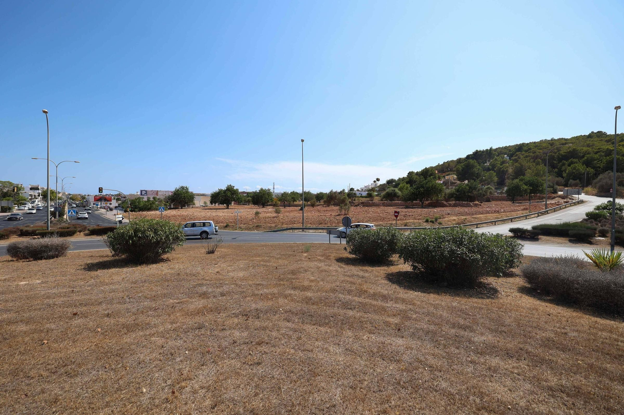 Galería: terreno de Can Rova II completamente despejado por el Ayuntamiento