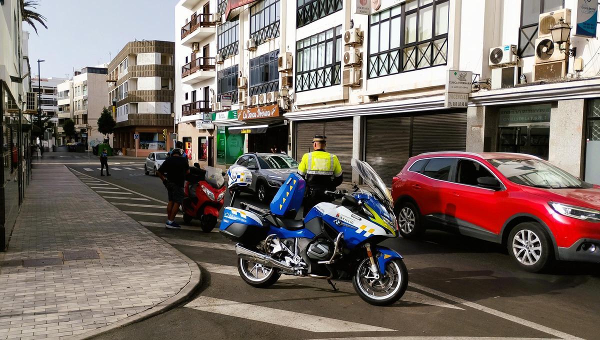 Imagen de uno de los controles preventivos de la Policía Local de Arrecife. Imagen de archivo sin vunculación con la investigación de esta noticia