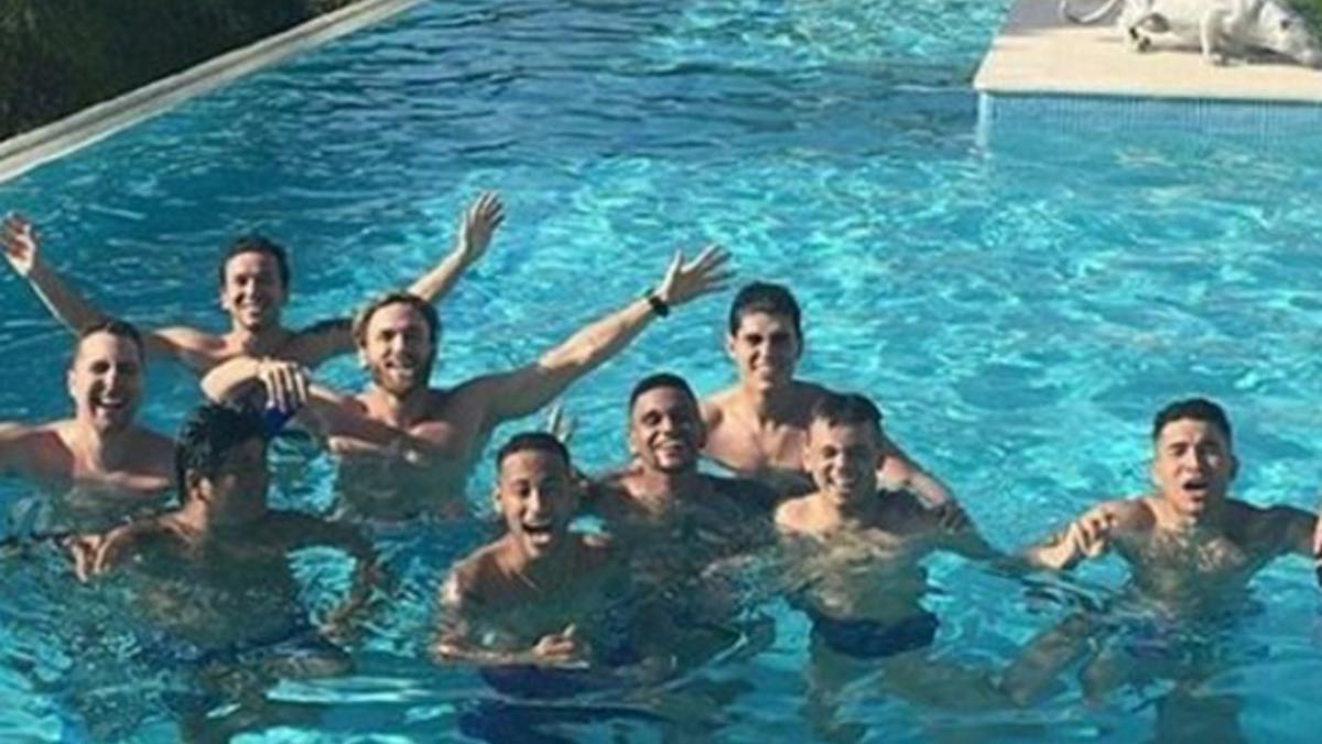 Neymar disfruta en Ibiza junto a un grupo de amigos