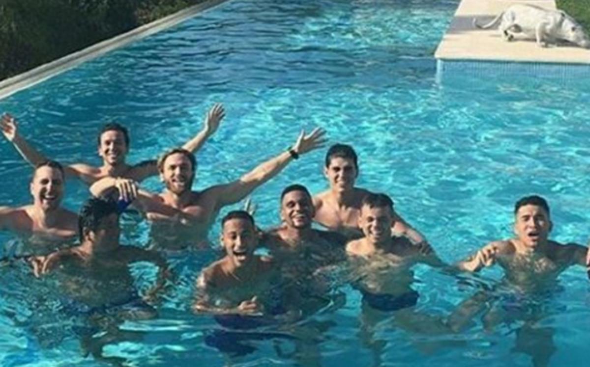 Neymar disfruta en Ibiza junto a un grupo de amigos