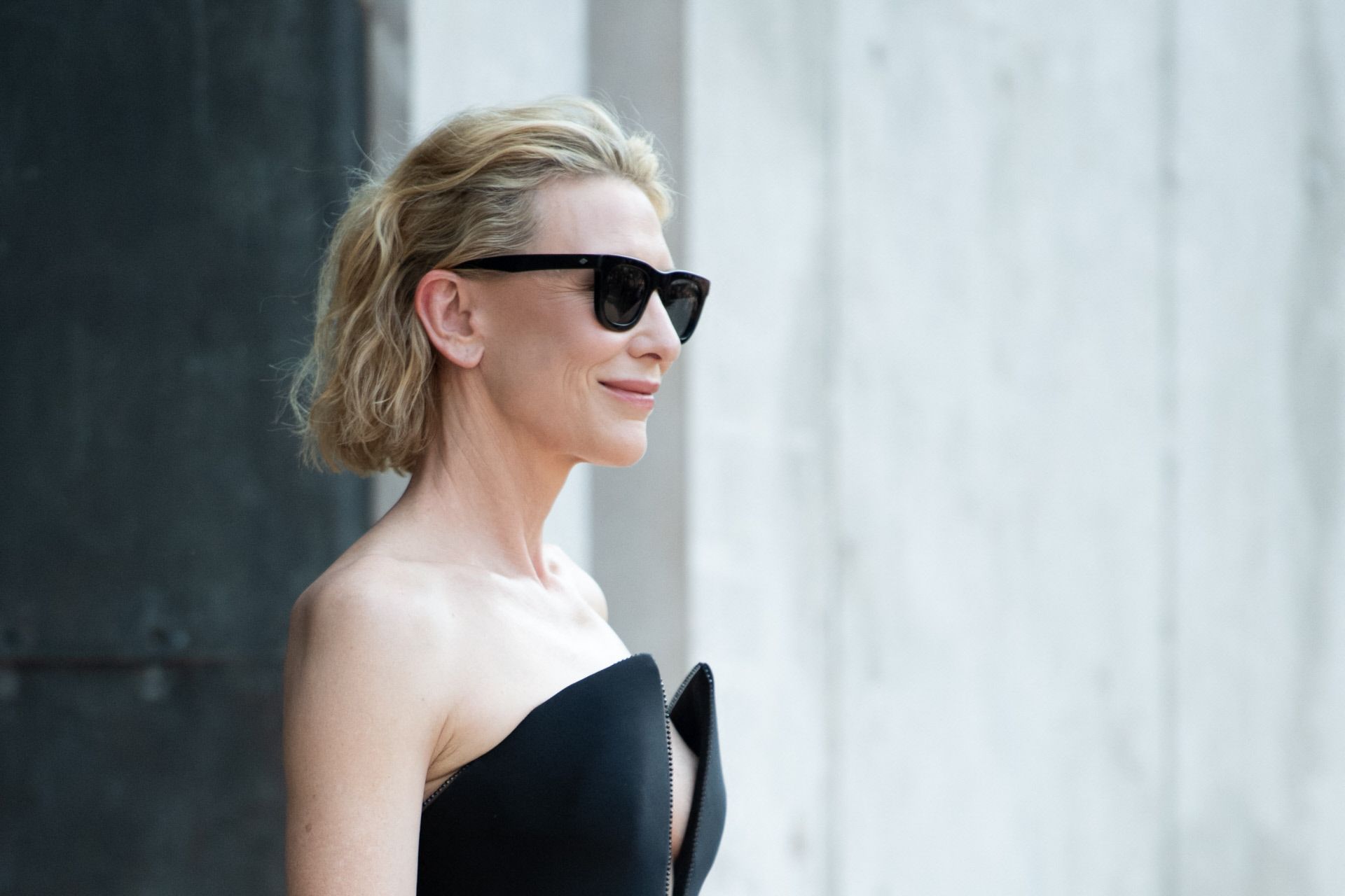 Cate Blanchett luciendo un 'brushed back' en París