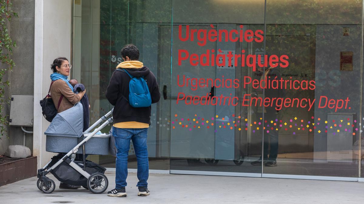 BARCELONA 14/11/2022 Sociedad. La puerta de las urgencias del Hospital Sant Joan de Deu. tema Saturación por bronquiolitis en menores. FOTO de ZOWY VOETEN