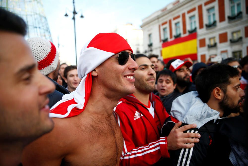 Las aficiones de River y Boca llenan Madrid