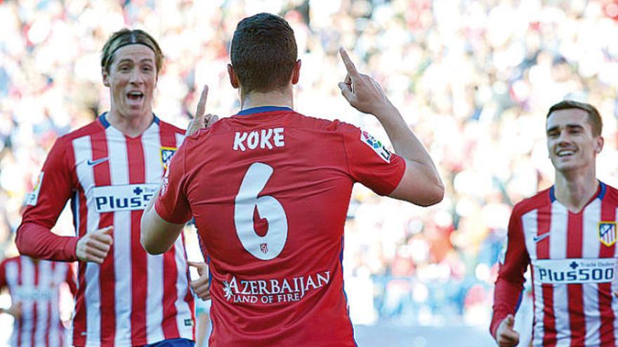 Koke celebra el seu primer gol esperant Torres i Griezmann