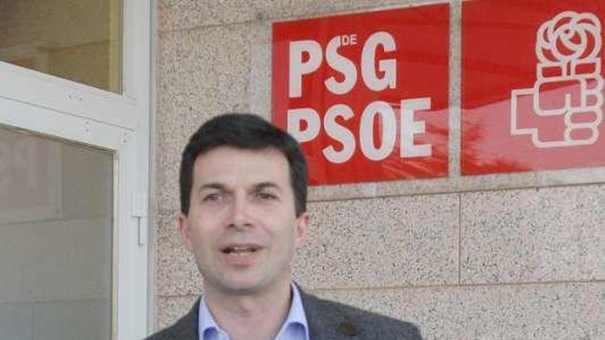 Gonzalo Caballero en la sede del PSdeG. // X. Álvarez