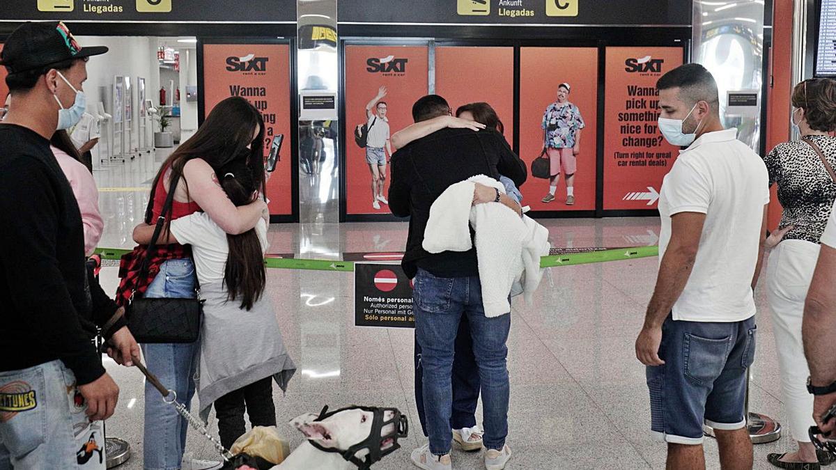 Al aeropuerto ya pueden acceder acompañantes de los pasajeros.