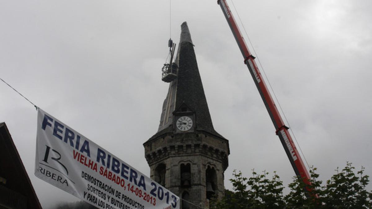 El campanario de Vielha dañado.