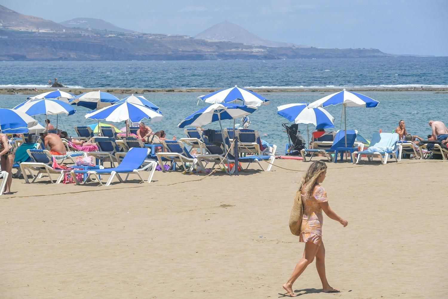 Día de playa en Las Canteras tras la noche de San Juan