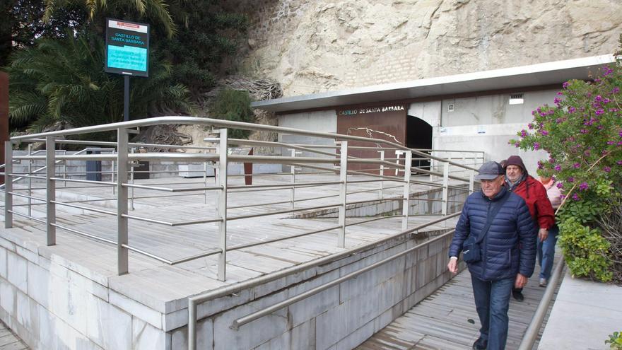 Reparan el ascensor del Castillo de Santa Bárbara tras estar tres meses fuera de servicio