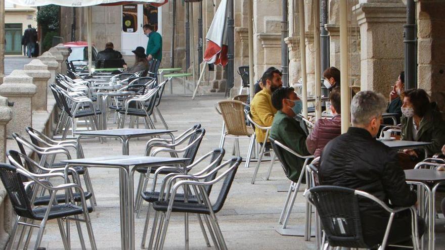 Terraza de una cafetería en Ourense