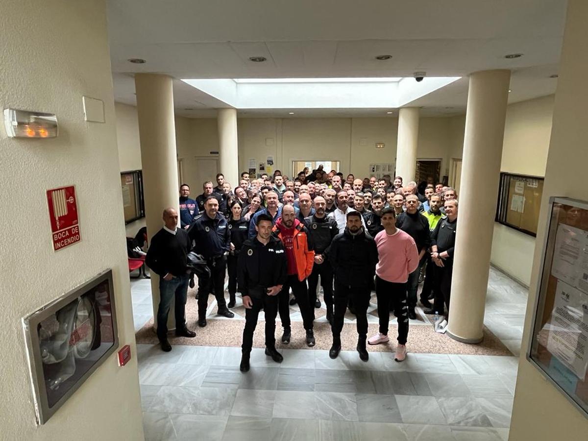Agentes de la Policía Local, reunidos hoy en asamblea.