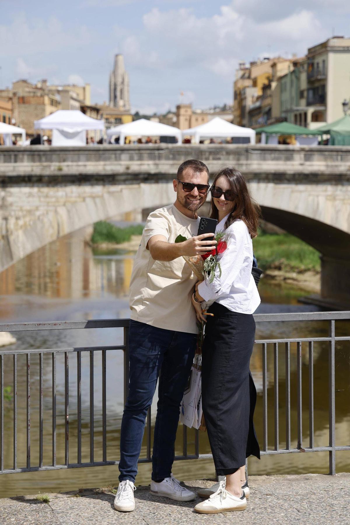 Les imatges de la diada de Sant Jordi a Girona