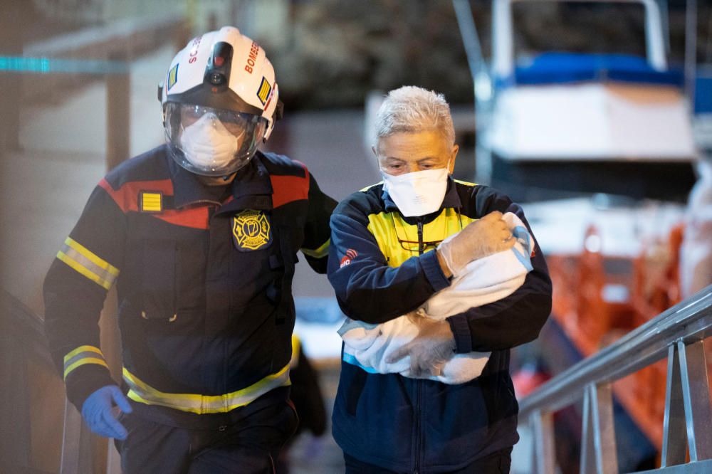 Localizan una patera rumbo a Fuerteventura, con un bebé nacido a bordo