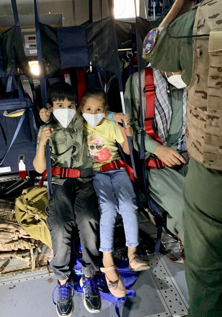 FOTOGALERÍA | La evacuación de Afganistán desde los ojos de Roberto Moya y Javier Ferrer, dos militares de la Base Aérea de Zaragoza