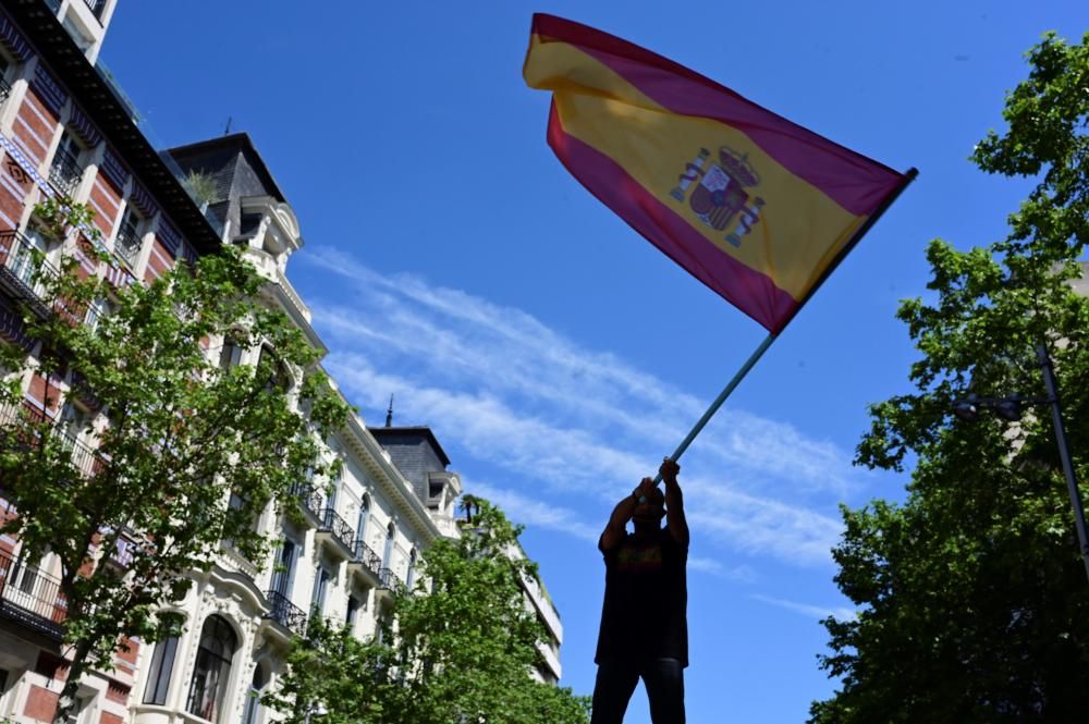 Cientos de personas secundan la protesta de Vox.